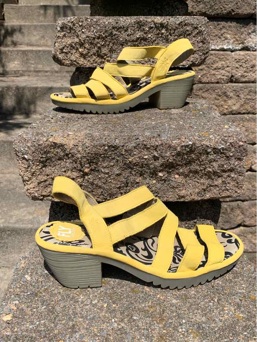 W FLY LONDON YW Size 38 SANDAL