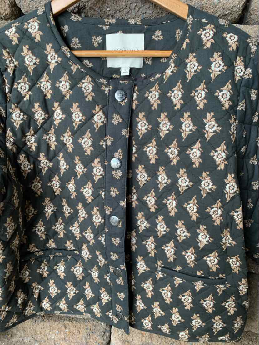 Gray quilted button-up jacket with floral pattern and two front pockets in large size.