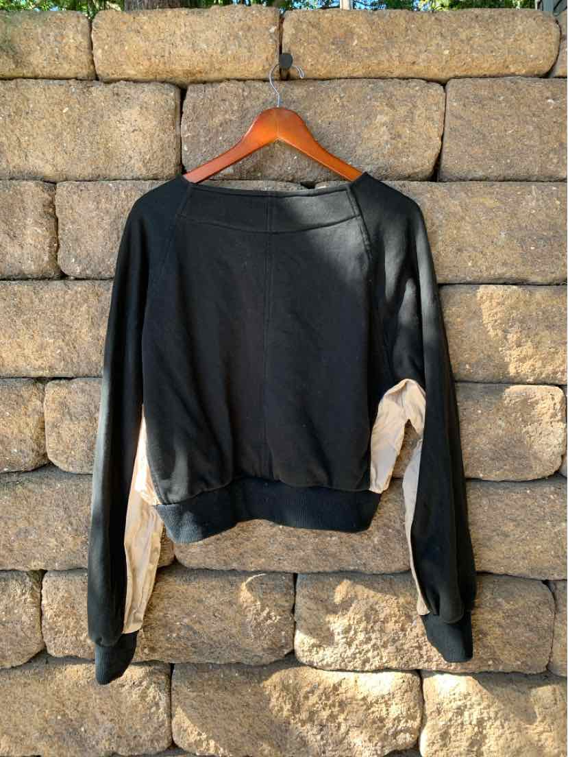 Black and beige long-sleeve sweatshirt with ribbed cuffs and hem, medium size.