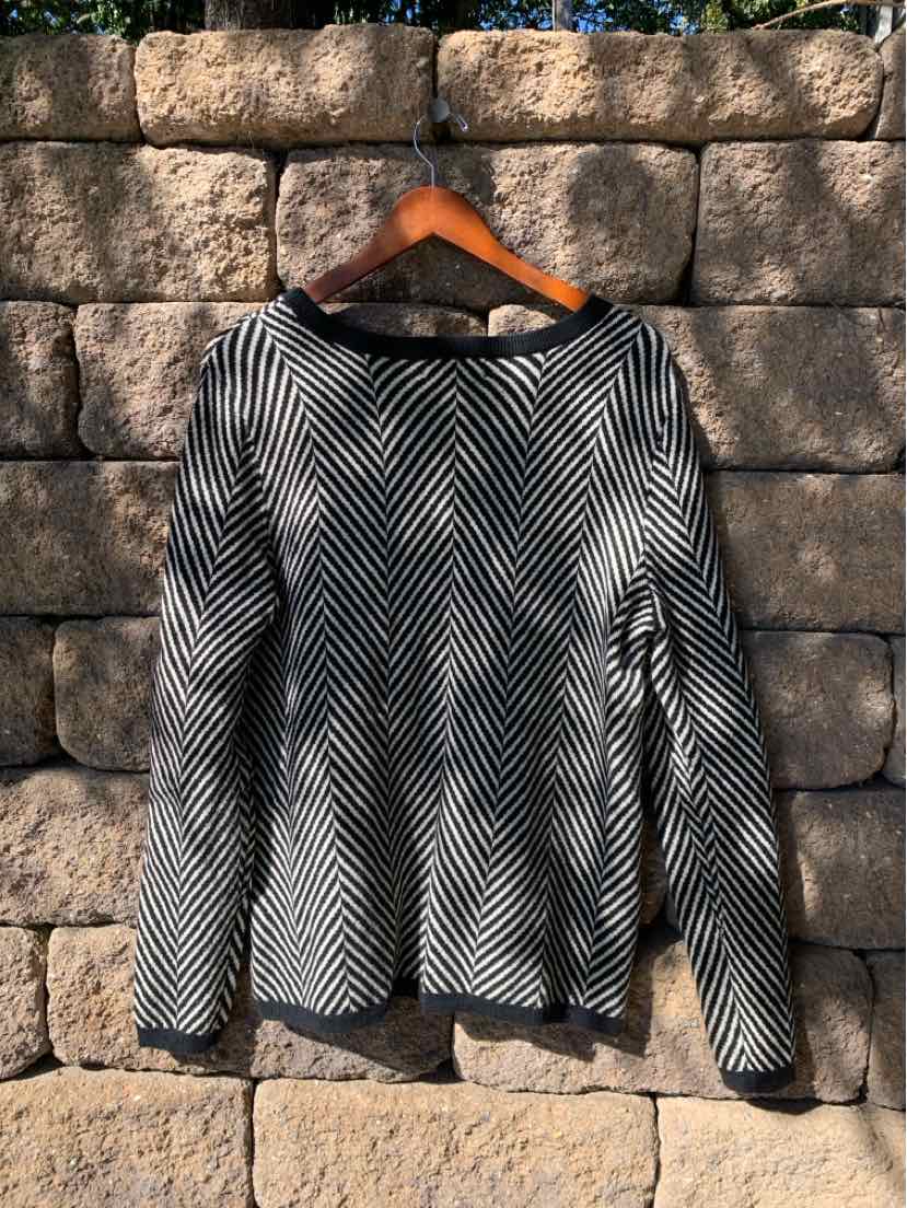 Black and white chevron-patterned long-sleeve sweater with crew neckline in size large.