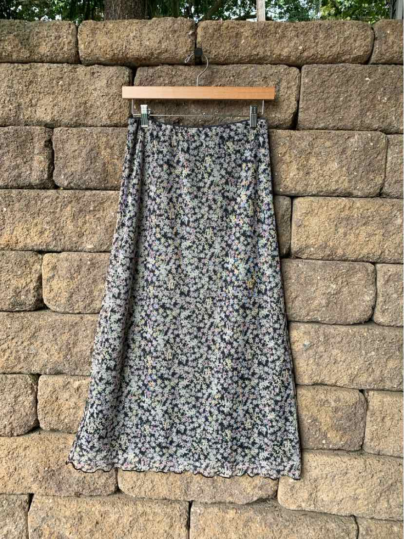 Gray floral midi skirt with a flowy silhouette and elastic waistband.
