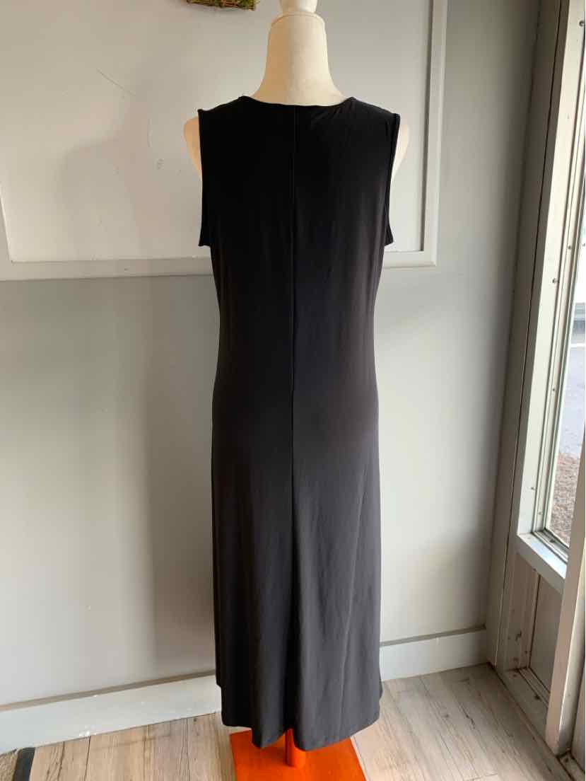 Sleeveless black midi dress with a straight cut and round neckline on a mannequin.