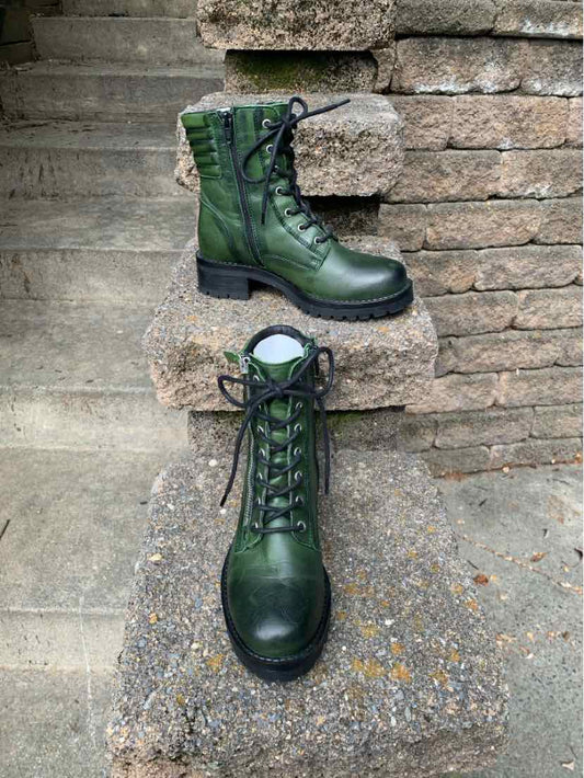 Green leather lace-up combat boots with black soles and chunky heels, size 36.