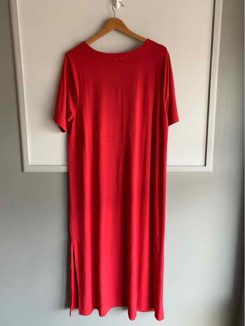 Red solid short-sleeve casual midi dress with relaxed fit on wooden hanger.
