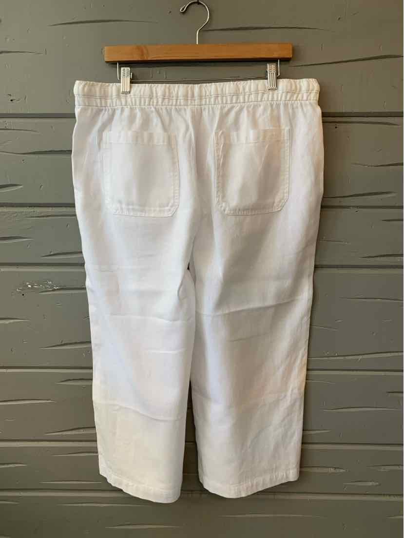 White wide-leg pants with elastic waistband and two back pockets, lightweight fabric.