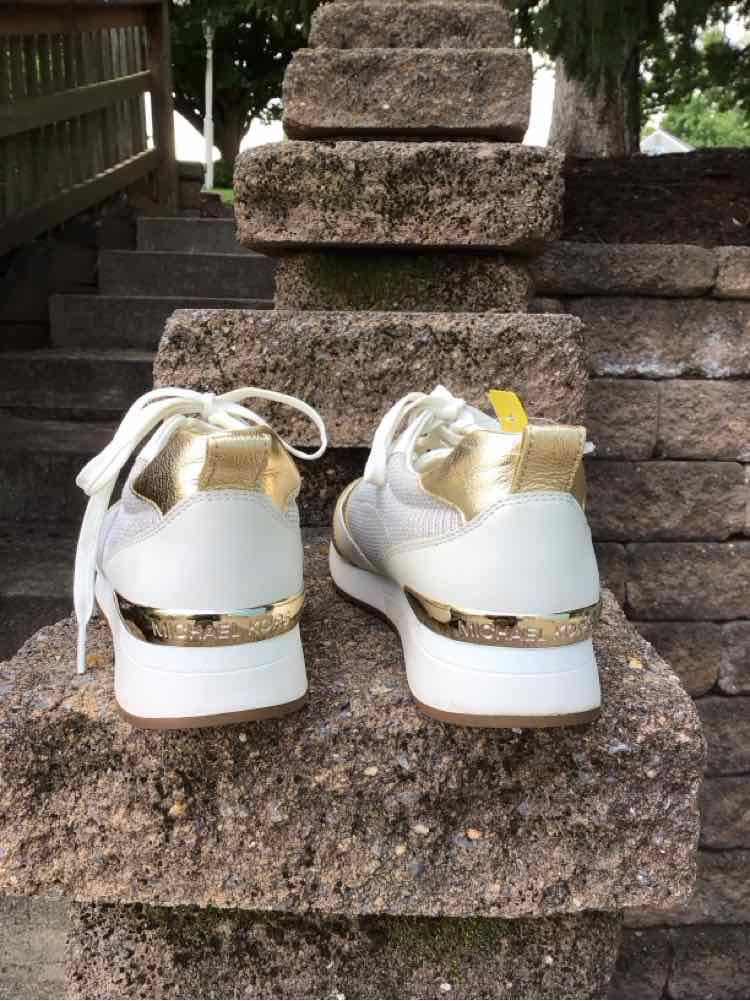 W MICHAEL KORS GD Size 9.5 SNEAKER