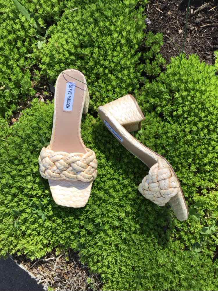 Steve Madden woven straw slide sandals with braided strap and block heel in size 9.