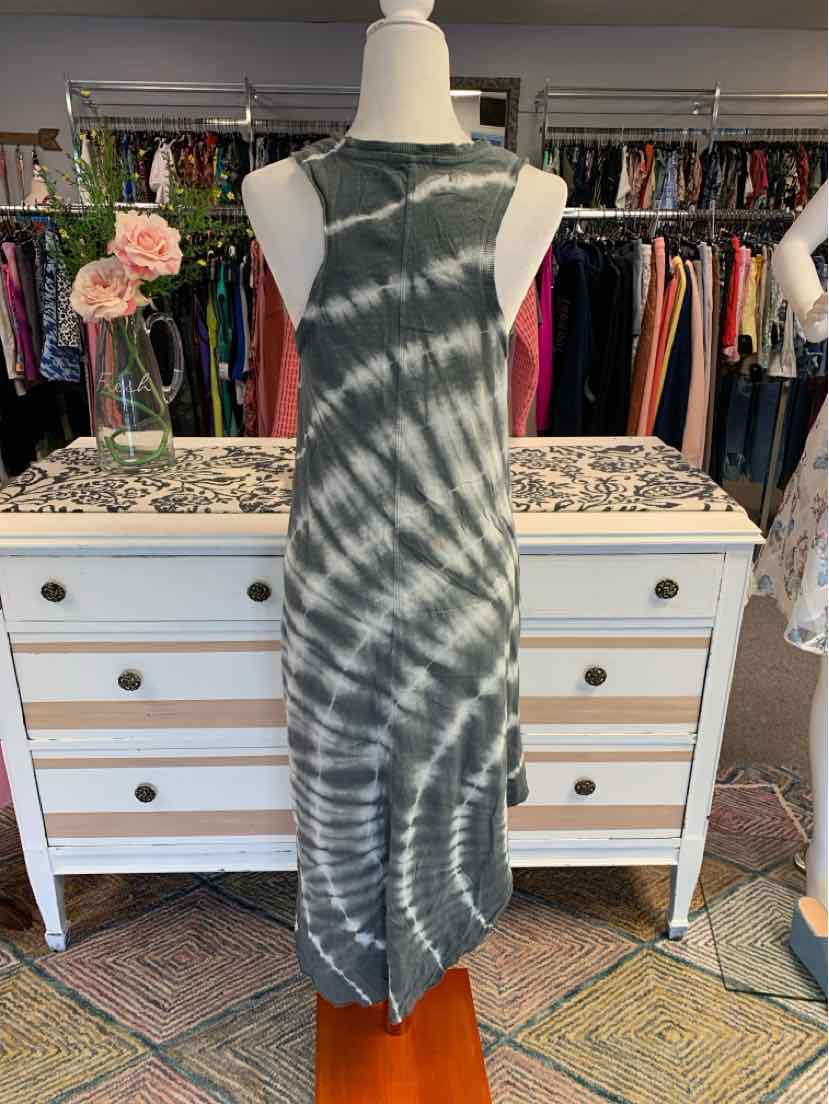 Sleeveless gray and white tie-dyed midi dress with a round neckline on a mannequin.
