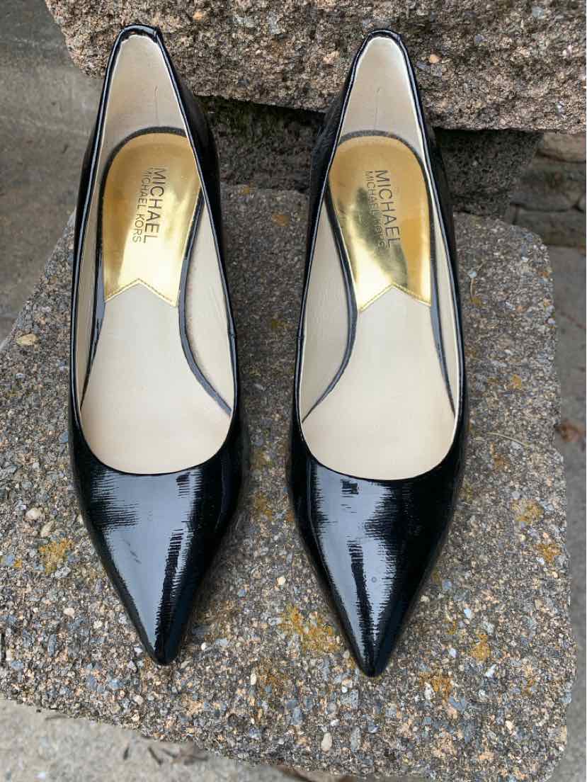 Women's black patent leather pointed-toe pumps size 7.5 with gold insoles by Michael Kors.