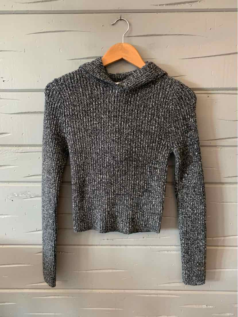 Gray long-sleeve knit hoodie with ribbed cuffs and hem, medium size, slim fit.