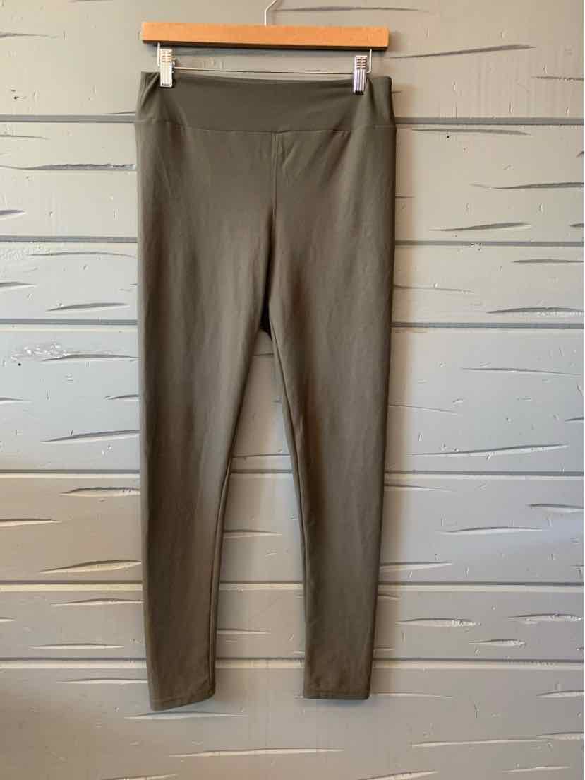 Olive green seamless women's activewear leggings with high waist, full length.