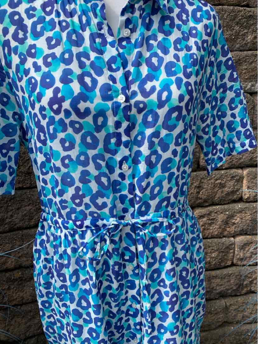 Blue leopard print dress with three-quarter sleeves and a waist tie in size 44.