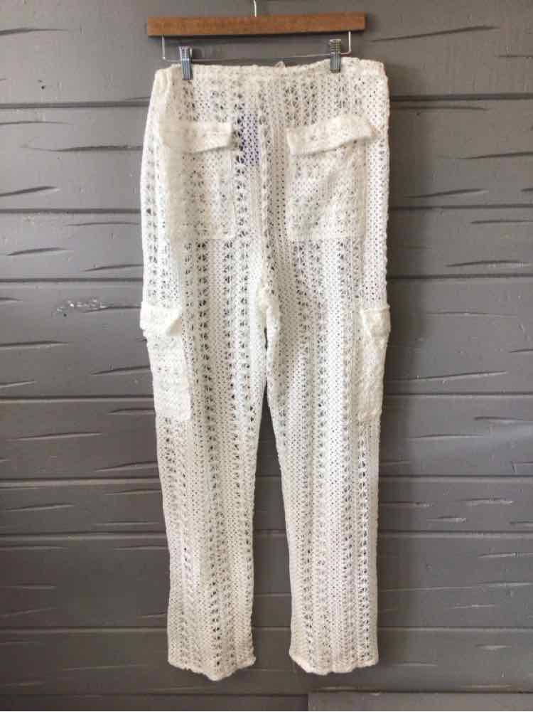 W FASHION NOVA WH Size MED P