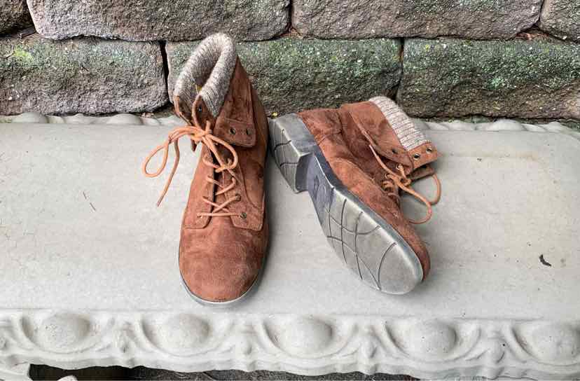 Brown suede lace-up ankle boots with padded beige collar and rugged rubber soles, size 10.