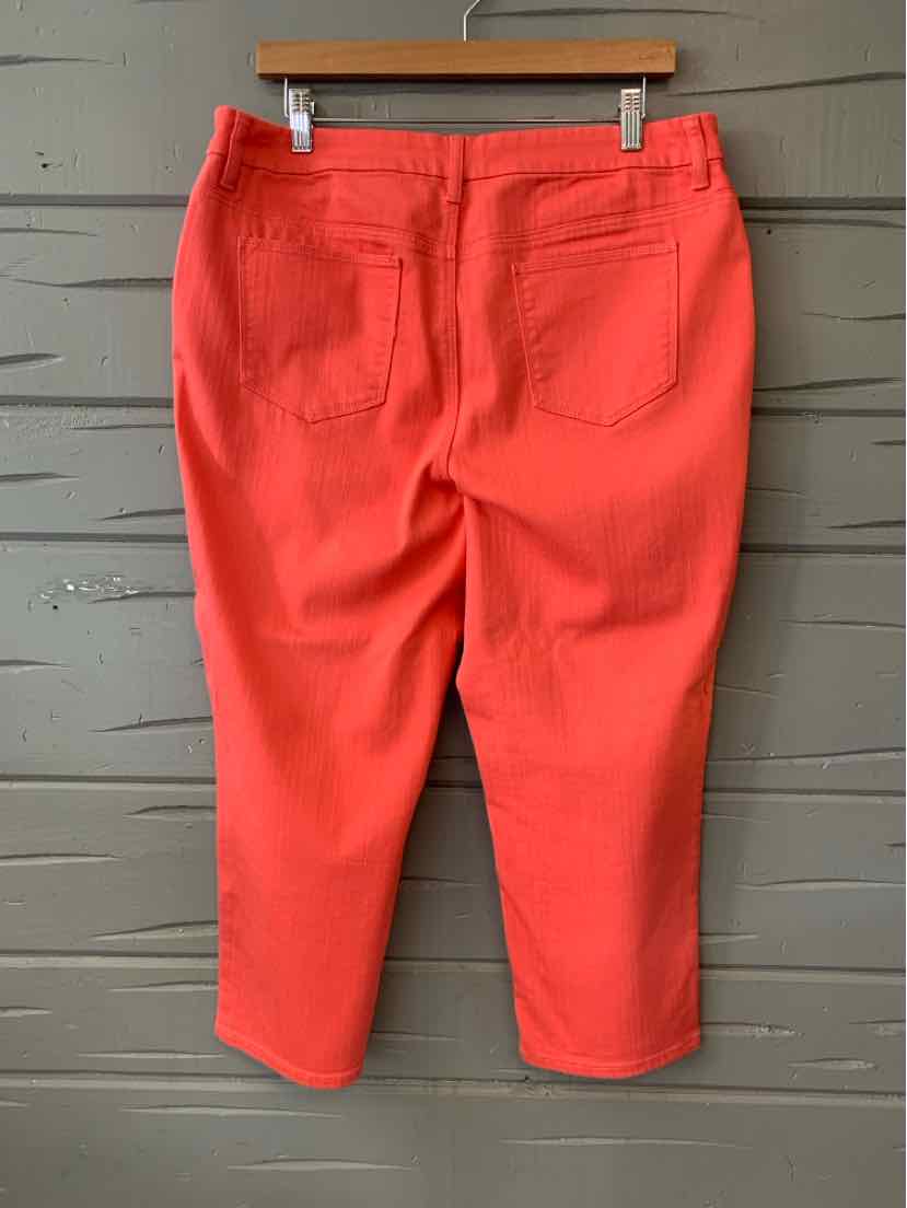 Coral mid-rise cropped pants with back patch pockets and straight leg cut.