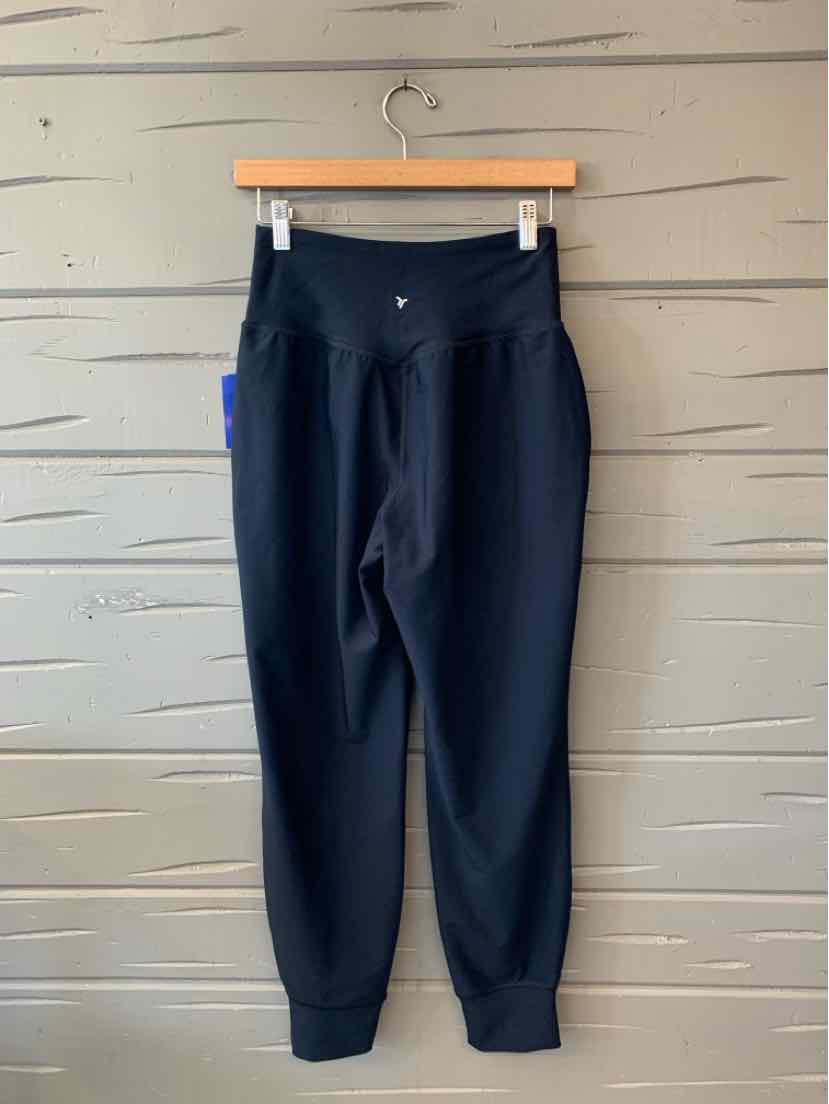 Dark navy Old Navy women’s jogger pants with an elastic waist, side pockets, and ribbed ankle cuffs.