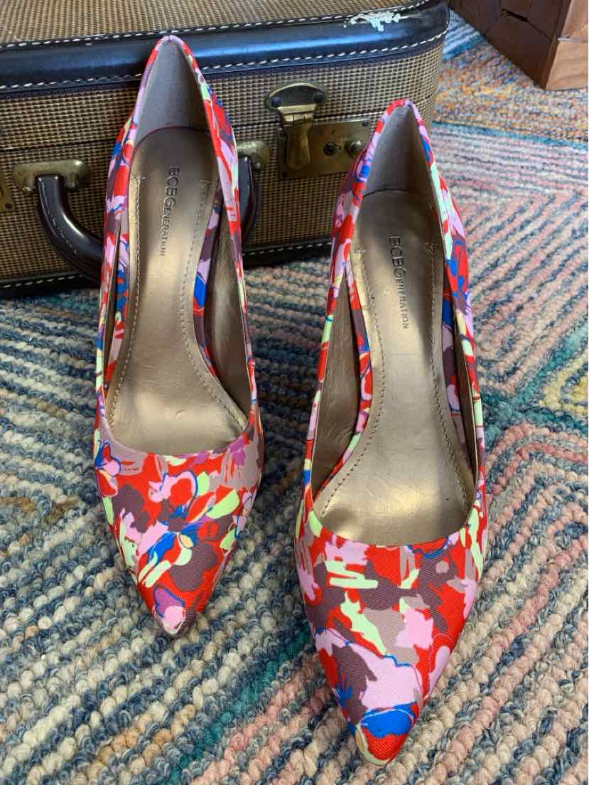 W BCBG MULTI Size 9 SHOE