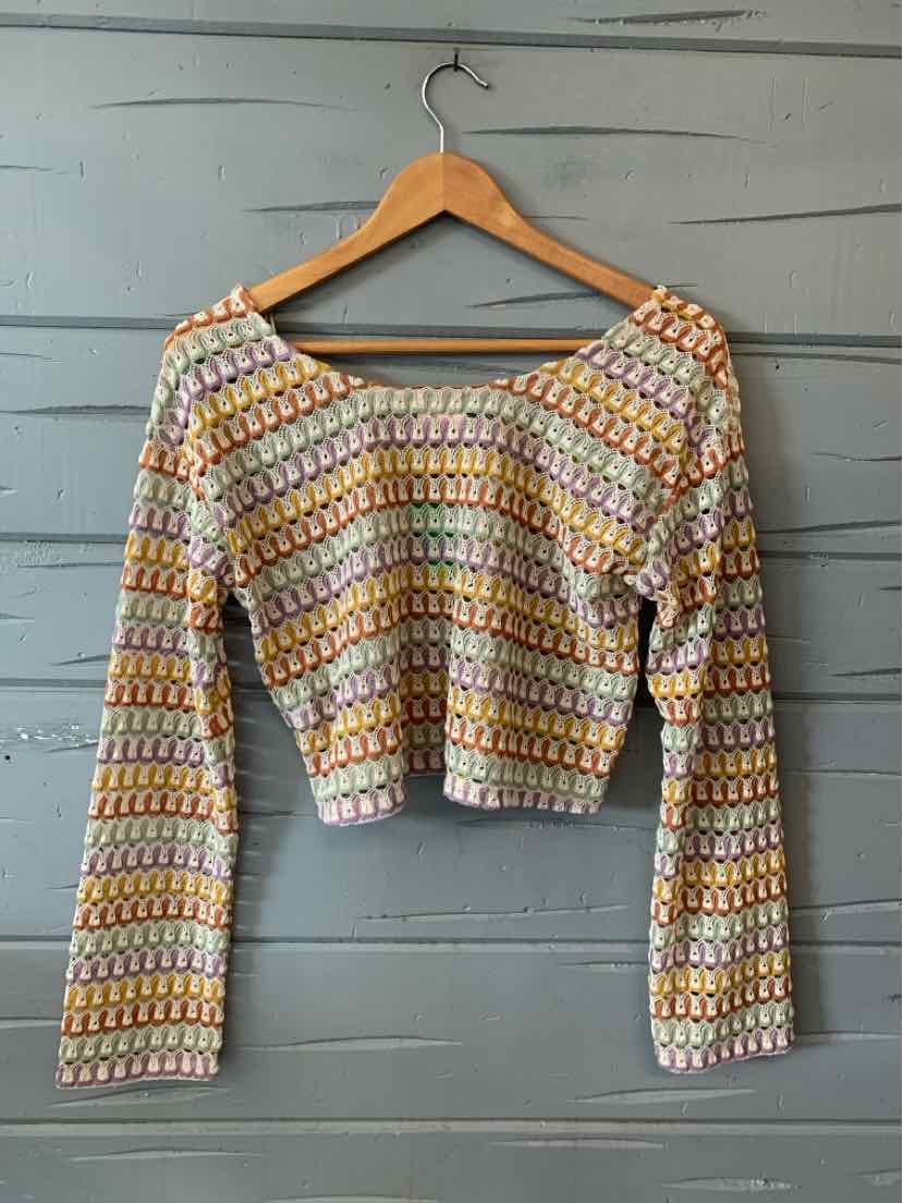 Long-sleeve cropped knitted sweater with multicolor pastel stripes and a wide neckline.