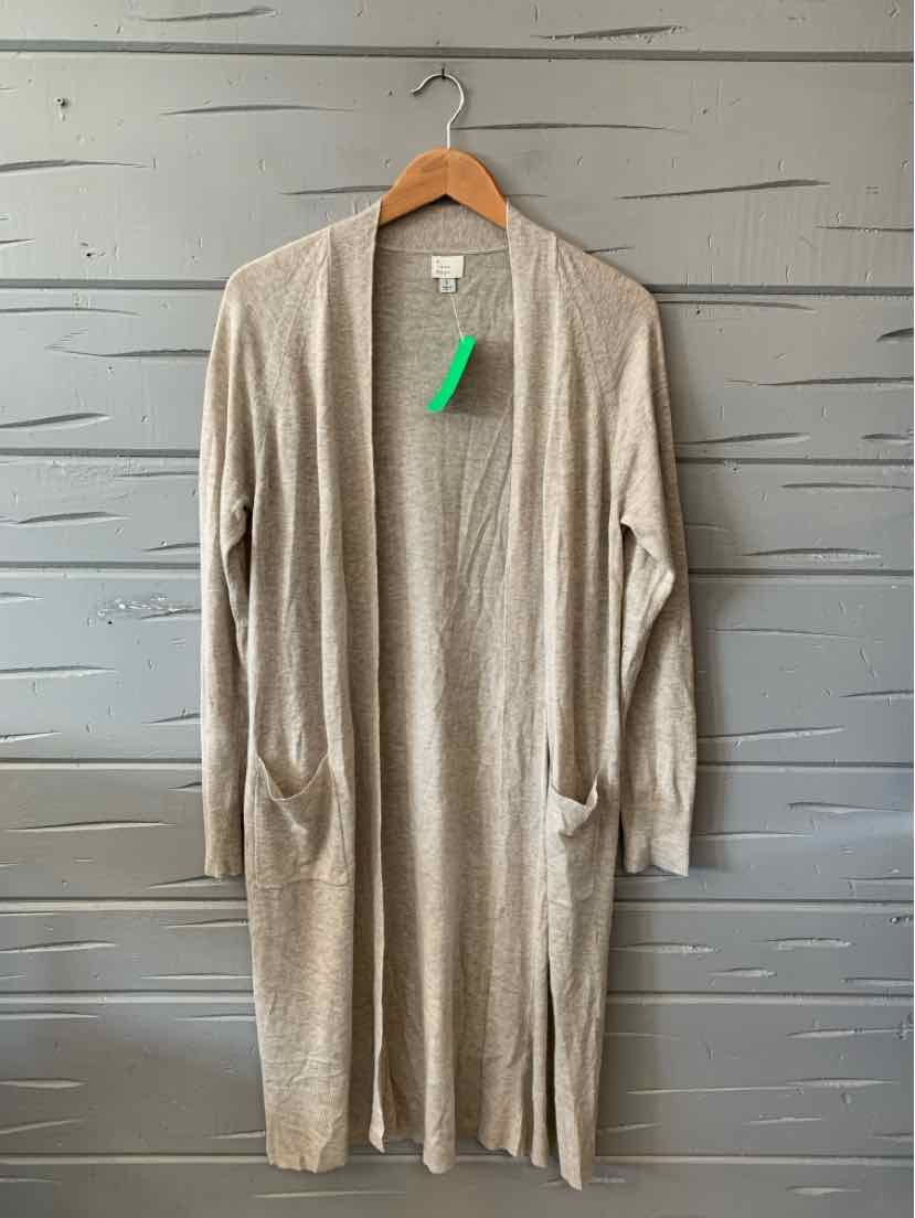 Beige long open-front cardigan with long sleeves and front pockets, medium size.