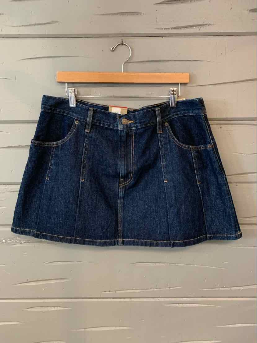 Dark blue denim mini skirt with belt loops and front pockets, size 16 Levi's style.