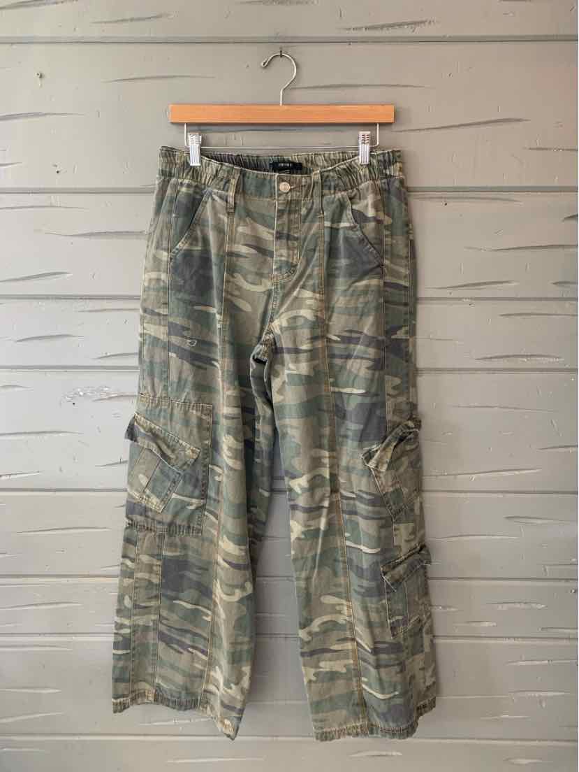 Women’s Forever 21 camouflage cargo pants in muted green and gray, with a relaxed straight-leg fit.