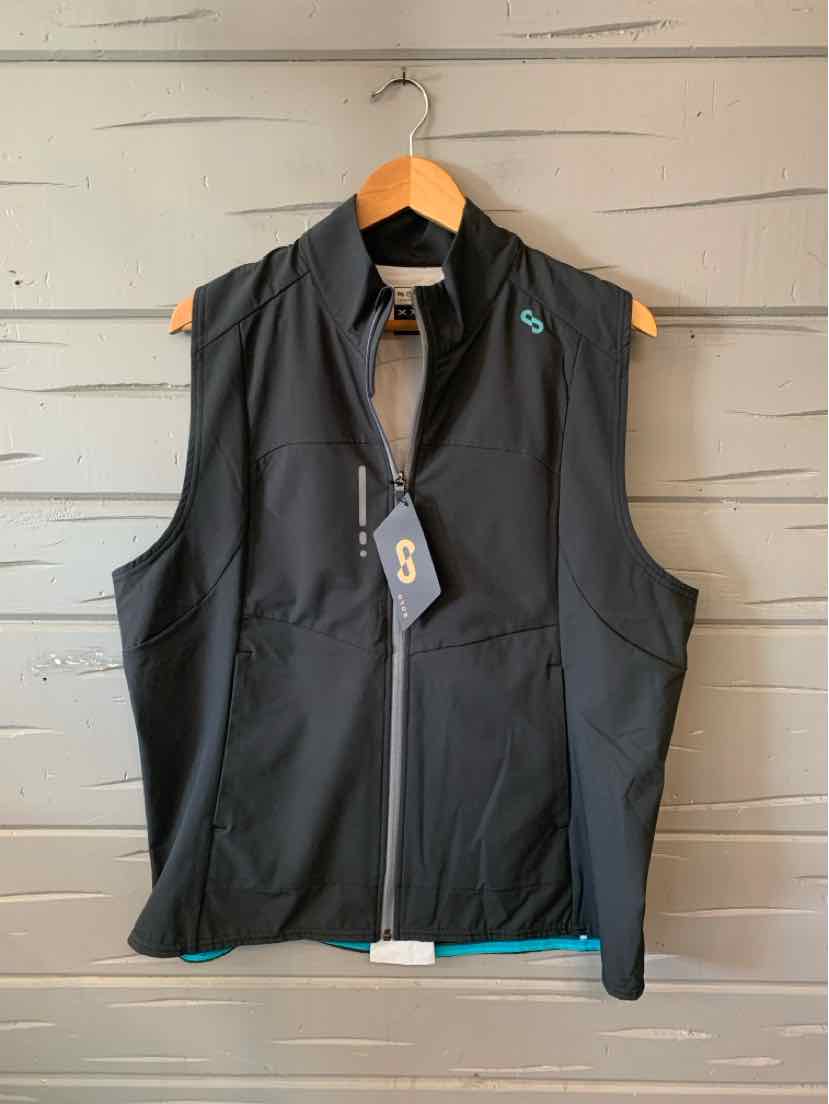 Gray sleeveless zip-up vest with high collar and two front pockets, size 2X.