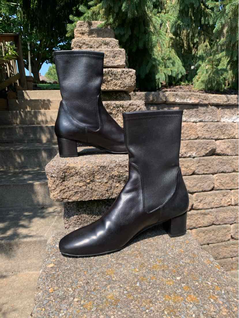 Black leather ankle boots with a low block heel and rounded toe, size 9.5.