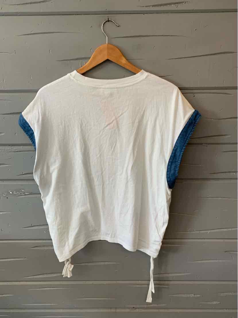 White short-sleeve top with blue rolled cuffs and adjustable drawstrings at the hem hanging on wooden hanger.